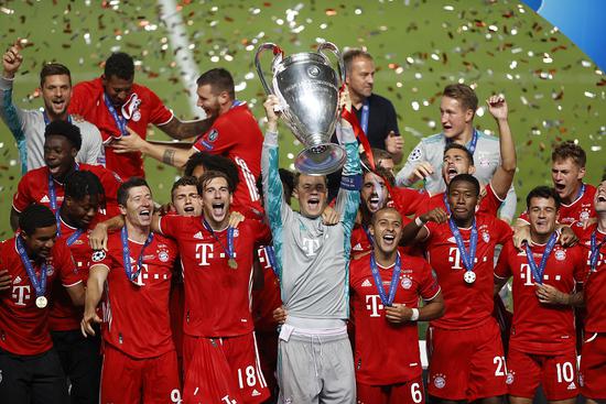 同步抬起